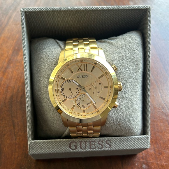 Men’s Guess Gold Watch - Picture 2 of 4